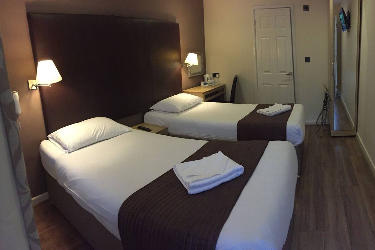 Twin Room, 2 Twin Beds | Pillowtop beds, desk, blackout drapes, soundproofing
