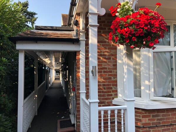 Exterior - Gatwick Belmont (Horley)