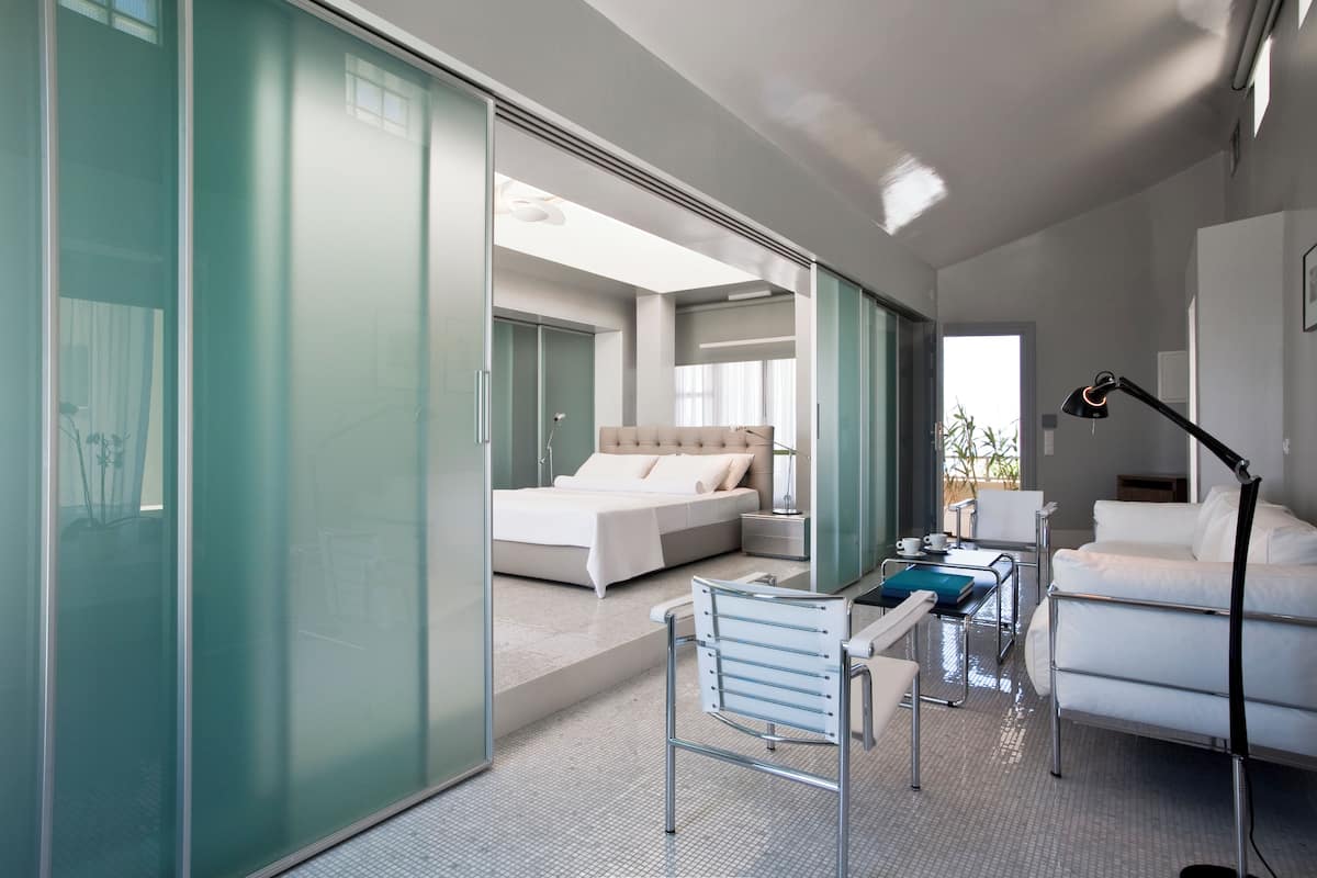 master suite, volcano view | 1 bedroom, egyptian cotton sheets, minibar, in-room safe