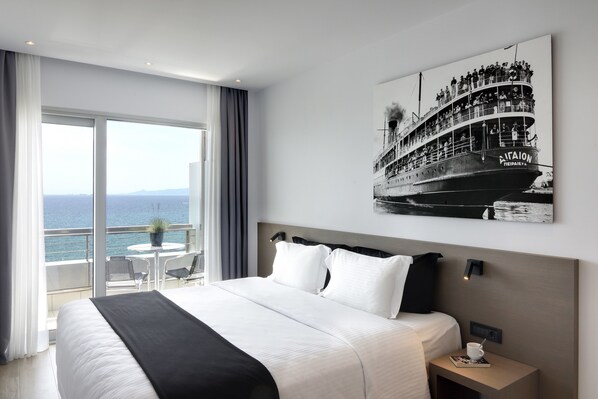 Minibar, caja de seguridad en la habitación y escritorio 