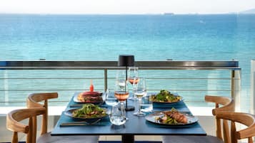 Lunsj og middag serveres, middelhavsretter