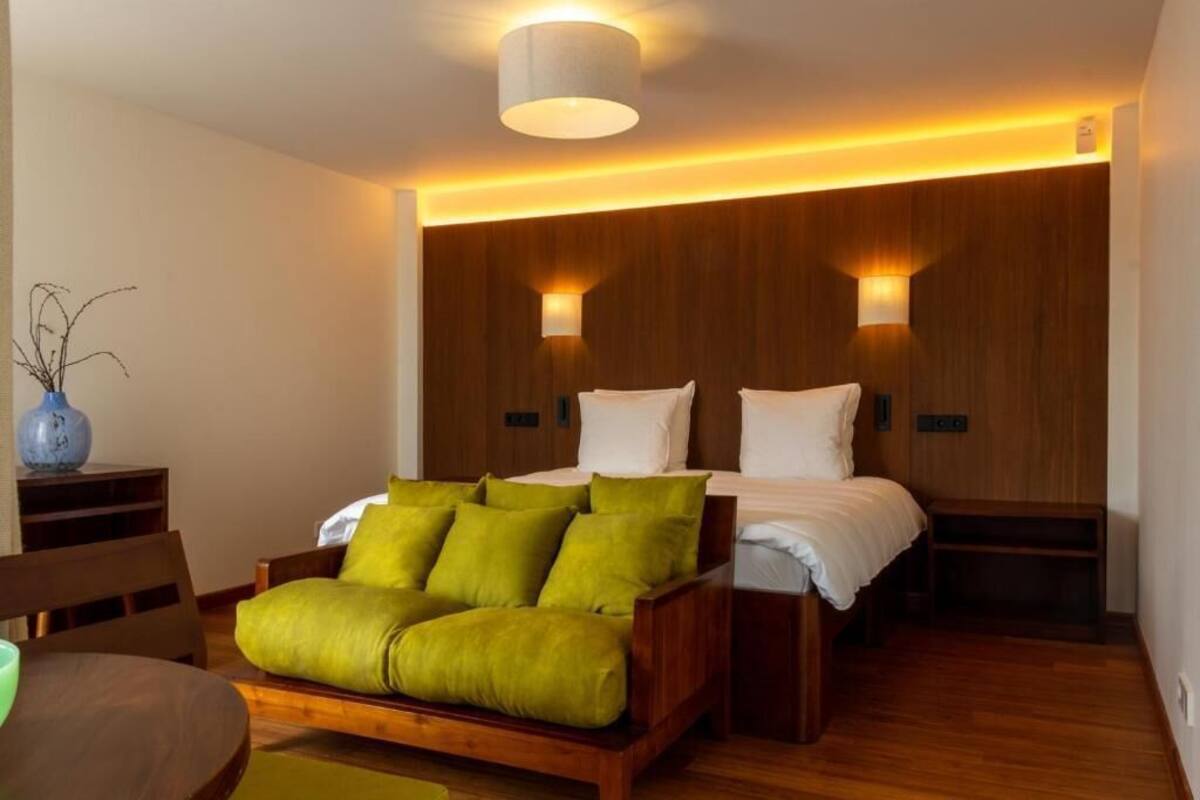 Deluxe Studio Suite | Hypo-allergenic bedding available, down comforters, in-room safe