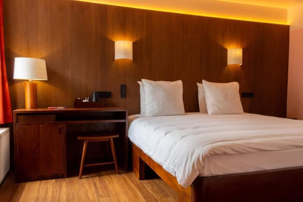 Deluxe Double Room | Hypo-allergenic bedding available, down comforters, in-room safe