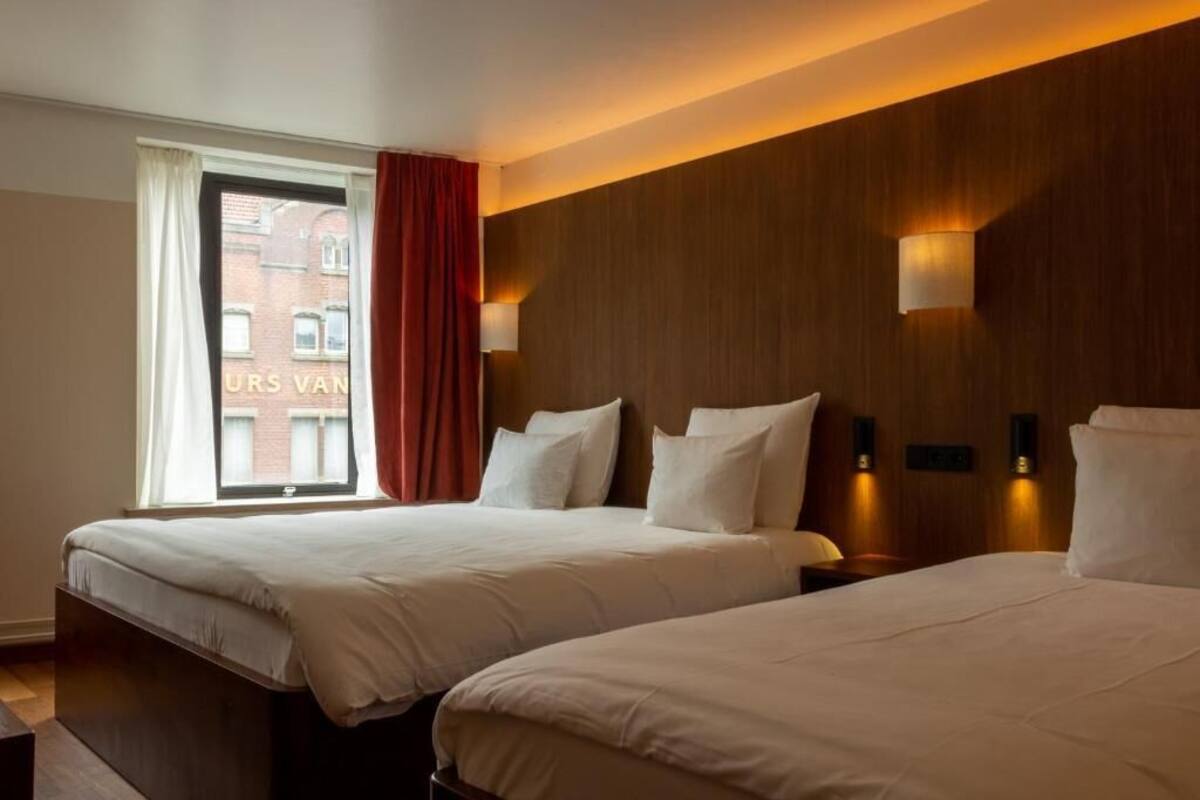 Comfort Triple Room | Hypo-allergenic bedding available, down comforters, in-room safe