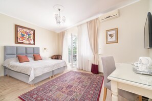 Superior Room, 1 Queen Bed | Minibar, in-room safe, desk, iron/ironing board