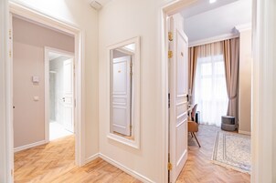 Connect room | Minibar, in-room safe, desk, iron/ironing board