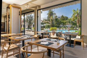 Breakfast, lunch and dinner served  - Atlantic El Tope (Puerto de la Cruz)