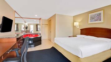 Schreibtisch, Bügeleisen/Bügelbrett, kostenlose Babybetten