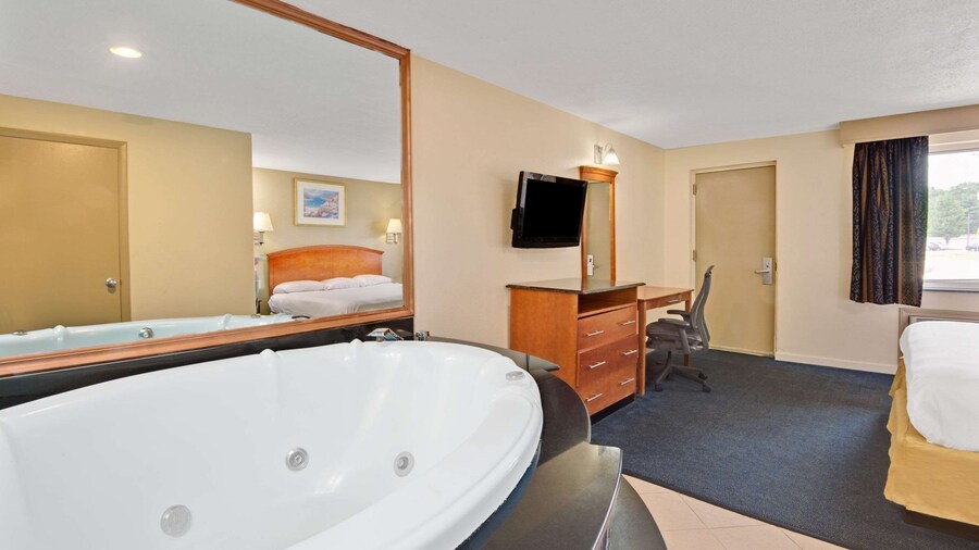 Super 8 by Wyndham Milford/New Haven