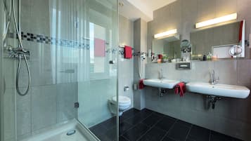 Superior-Doppelzimmer, Stadtblick | Select-Comfort-Betten, Schreibtisch, schallisolierte Zimmer