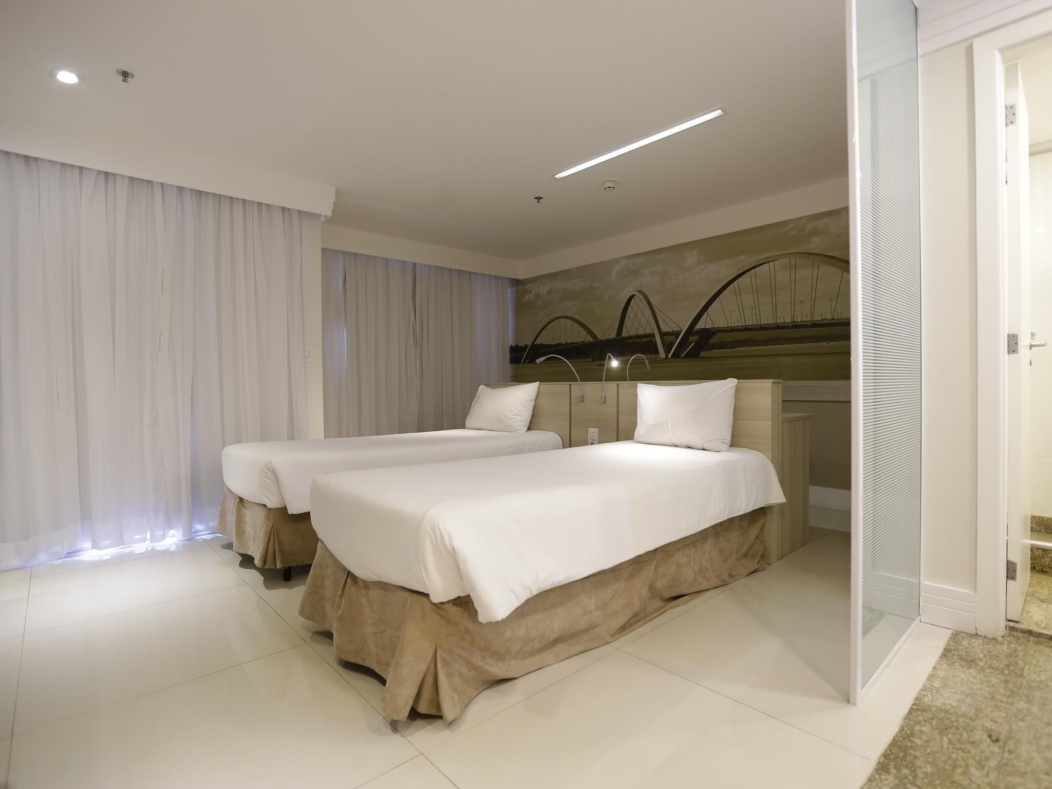 Klassieke Twin kamer, 2 eenpersoonsbedden | Een minibar, een kluis op de kamer, een bureau, verduisterende gordijnen