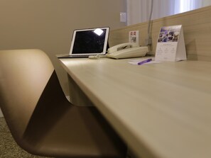 Minibar, in-room safe, desk, blackout curtains - Mercure Brasilia Lider Hotel (Brasília)