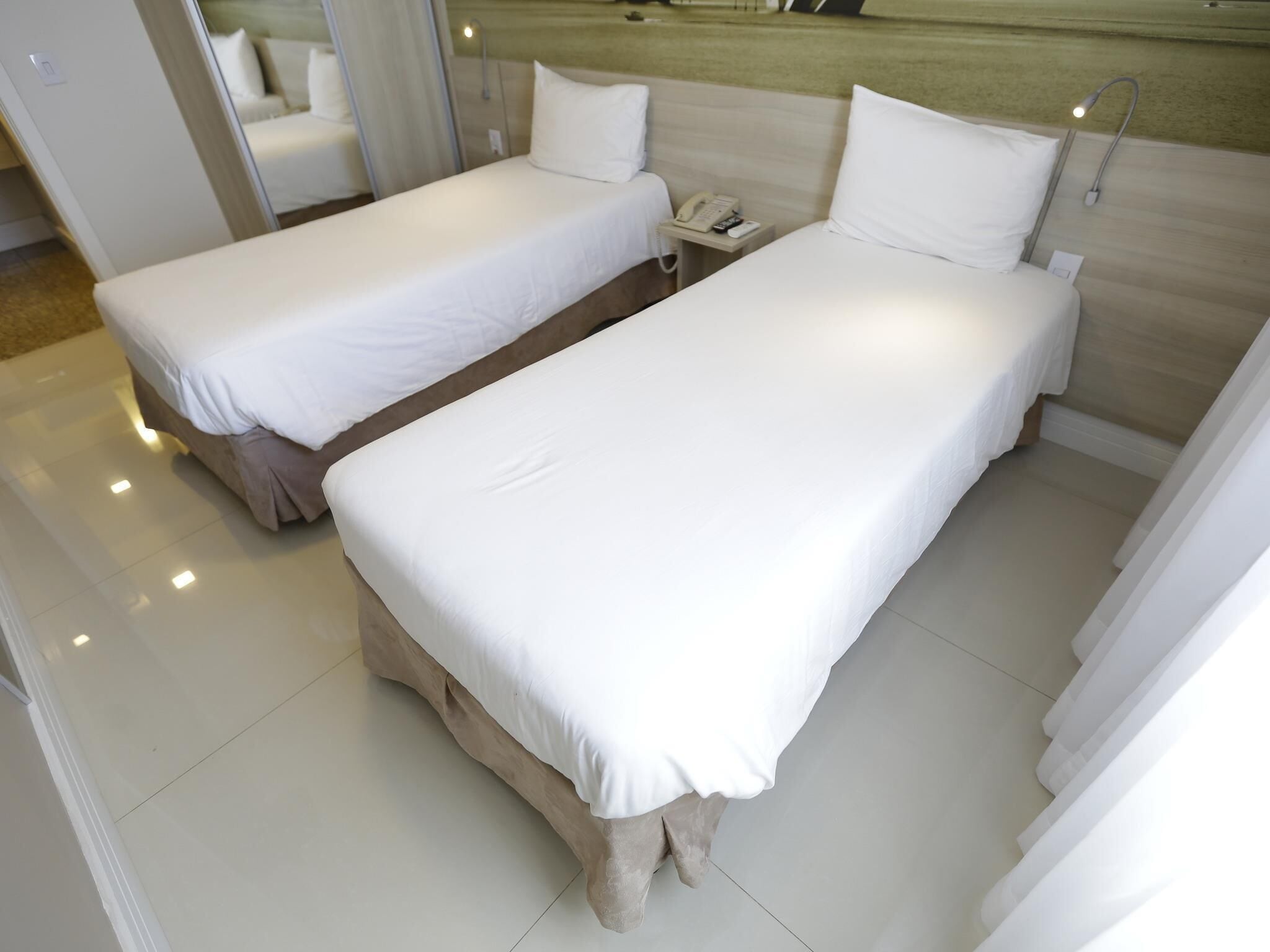 Superior Twin kamer, 2 eenpersoonsbedden | Een minibar, een kluis op de kamer, een bureau, verduisterende gordijnen