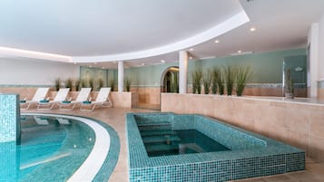 Een bubbelbad, warm/mineraalwaterbronnen, een Turks bad/hammam