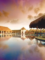 4 piscinas al aire libre, cabañas de piscina gratuitas, sombrillas