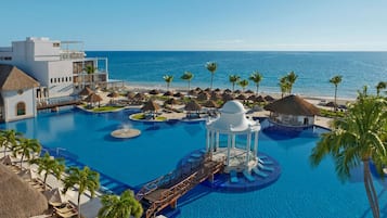 4 outdoor pools, pool umbrellas, sun loungers
