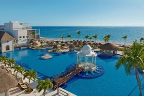 4 outdoor pools, pool umbrellas, sun loungers - Dreams Sapphire Resort & Spa - All Inclusive (Puerto Morelos)