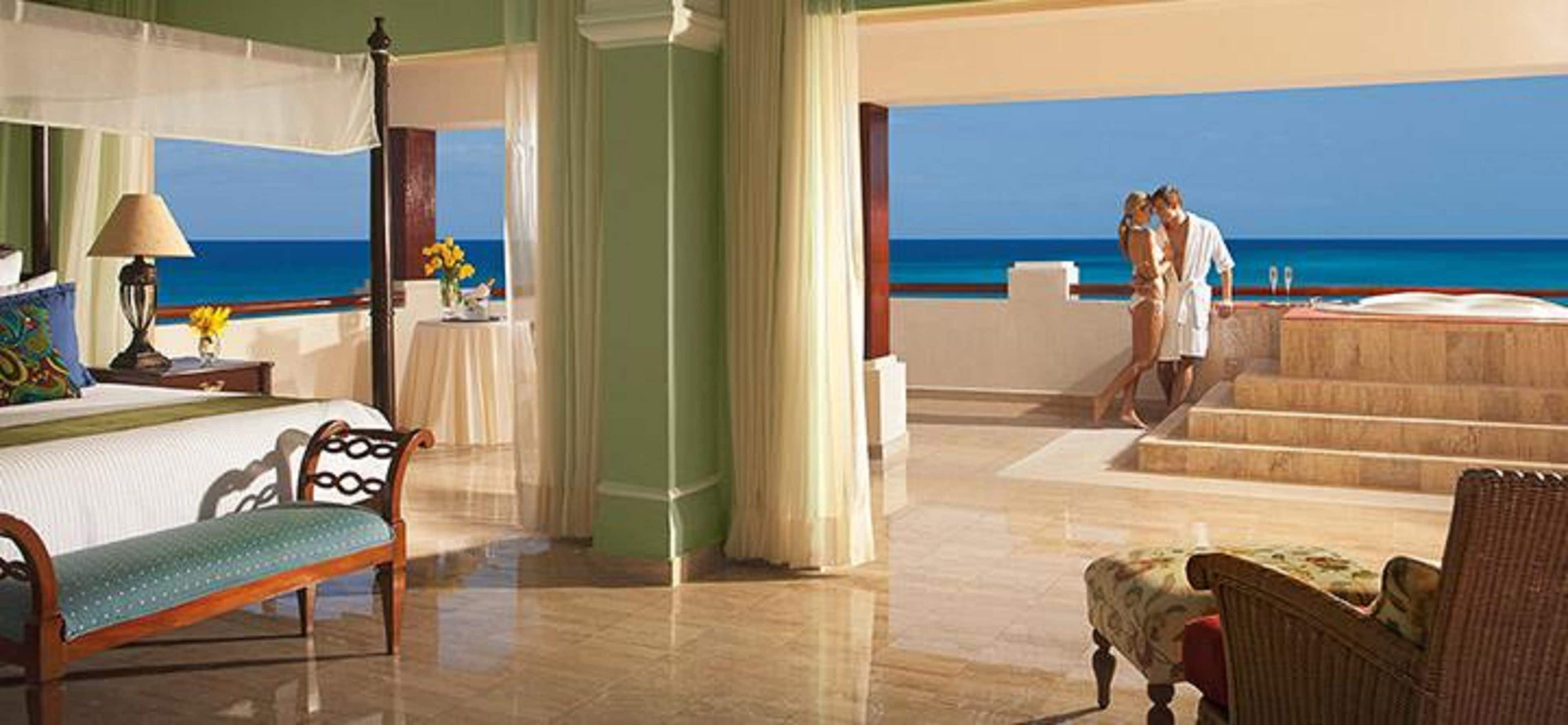 Preferred Club Governor Suite Ocean Front King | Premium bedding, down comforters, free minibar, in-room safe