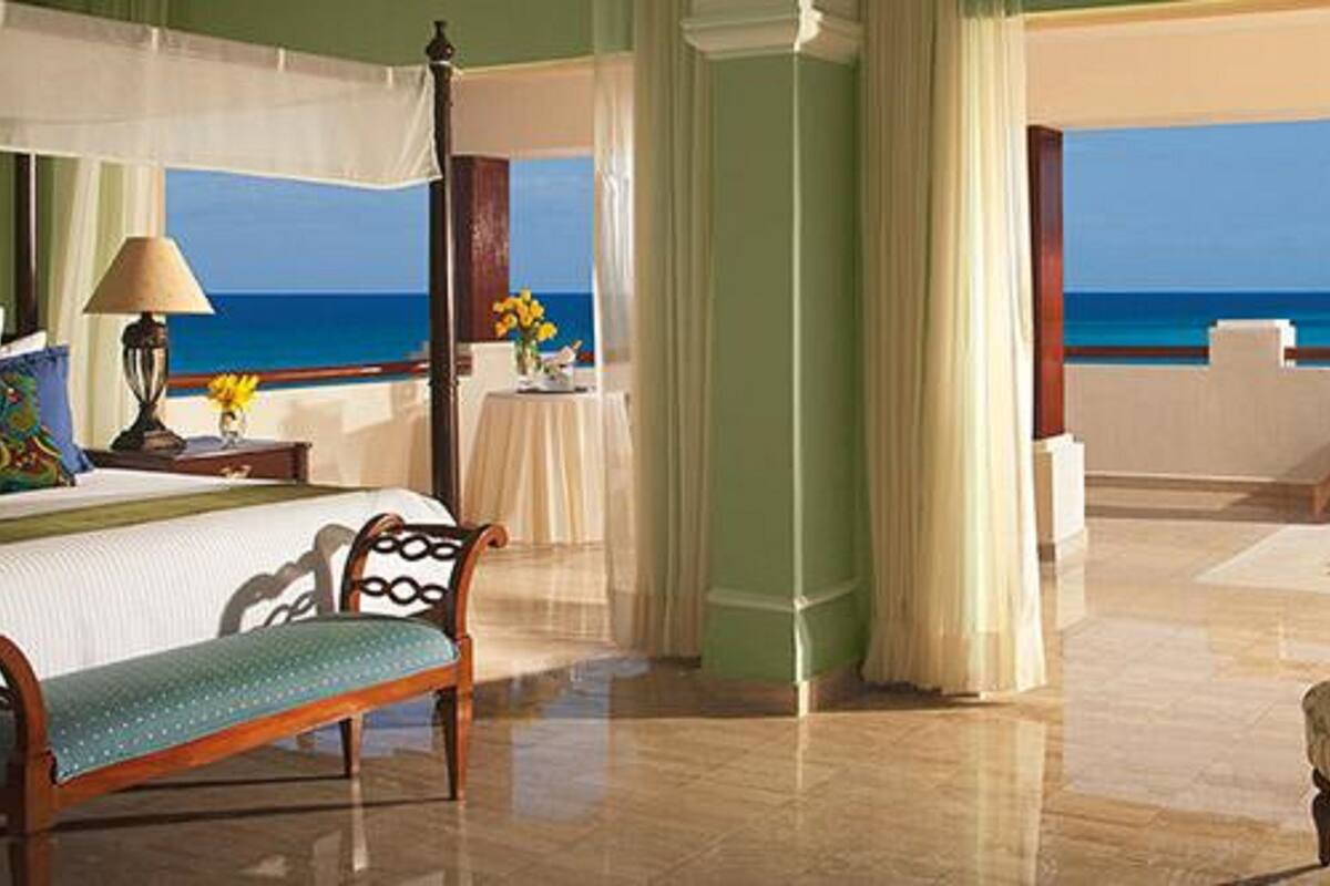 Preferred Club Governor Suite Ocean Front King | Luxe beddengoed, donzen dekbedden, een gratis minibar