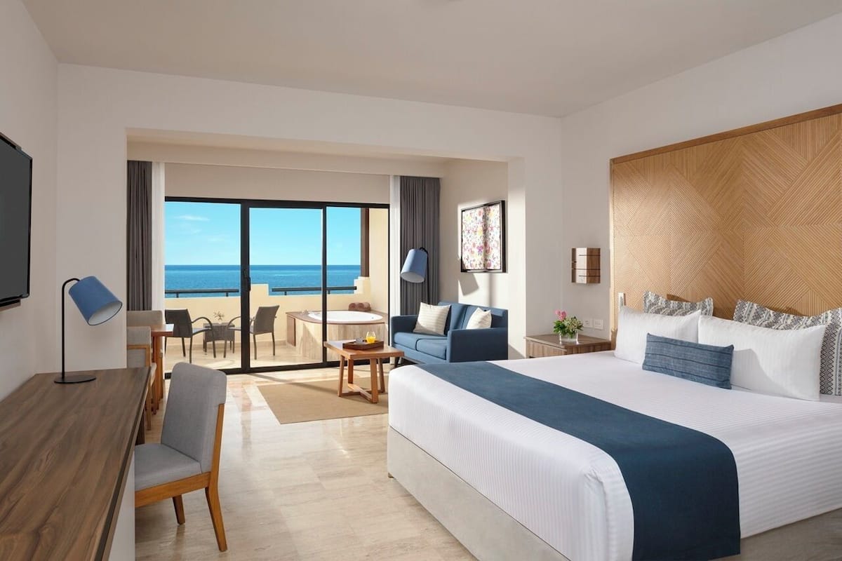 Preferred Club Junior Suite Ocean Front King | Premium bedding, down comforters, free minibar, in-room safe