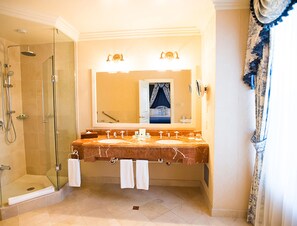Bathroom - Prince Of Wales (Niagara-on-the-Lake)