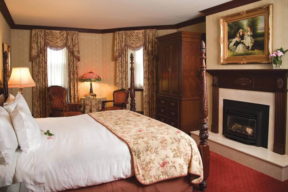 Deluxe Room (Bed Type Depends on Availability) | WiFi (free), alarm clocks