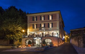 Front of property - evening/night