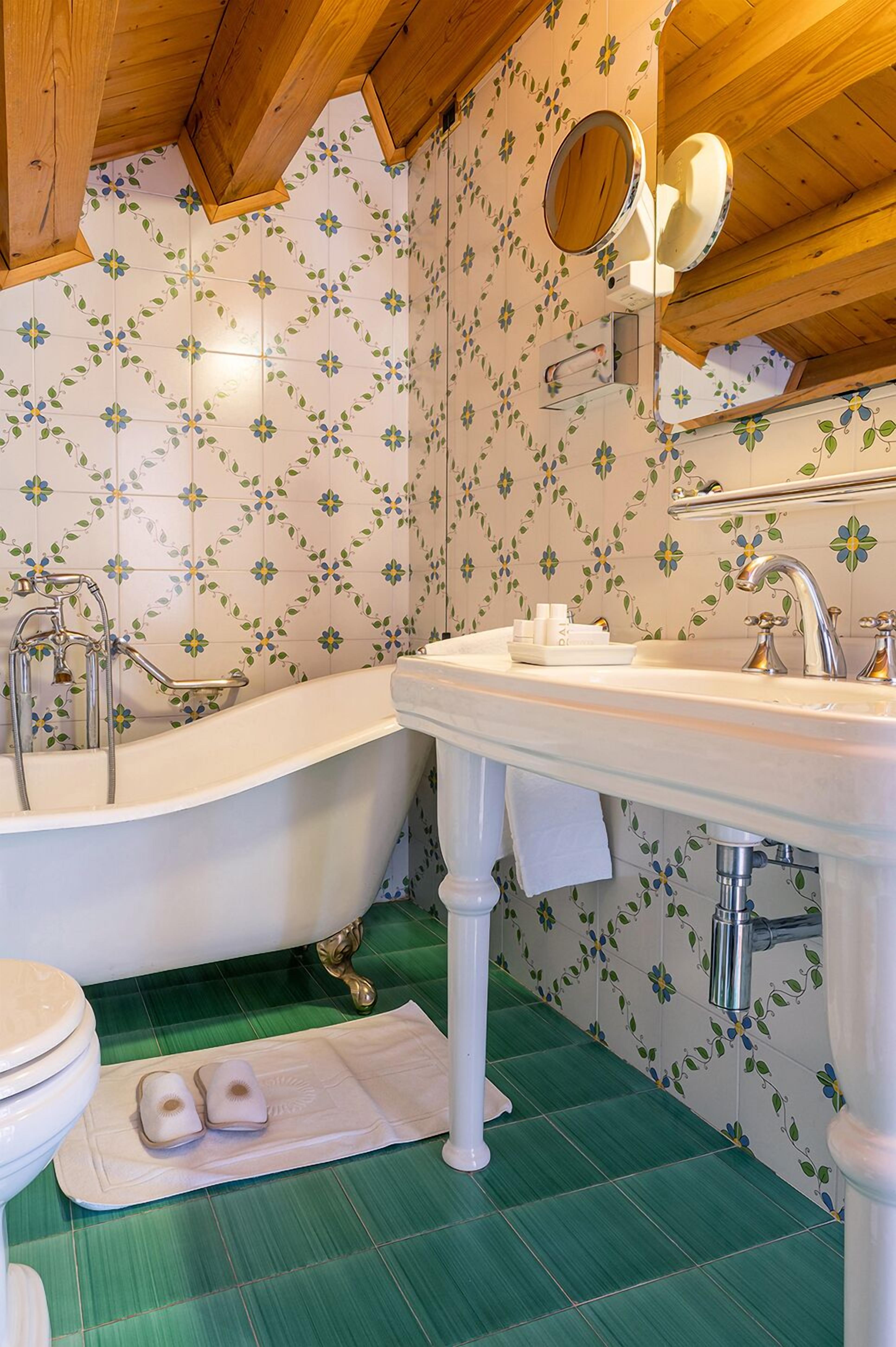 comfort single room, 1 queen bed | bathroom | free toiletries, hair dryer, towels