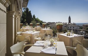 Breakfast and dinner served