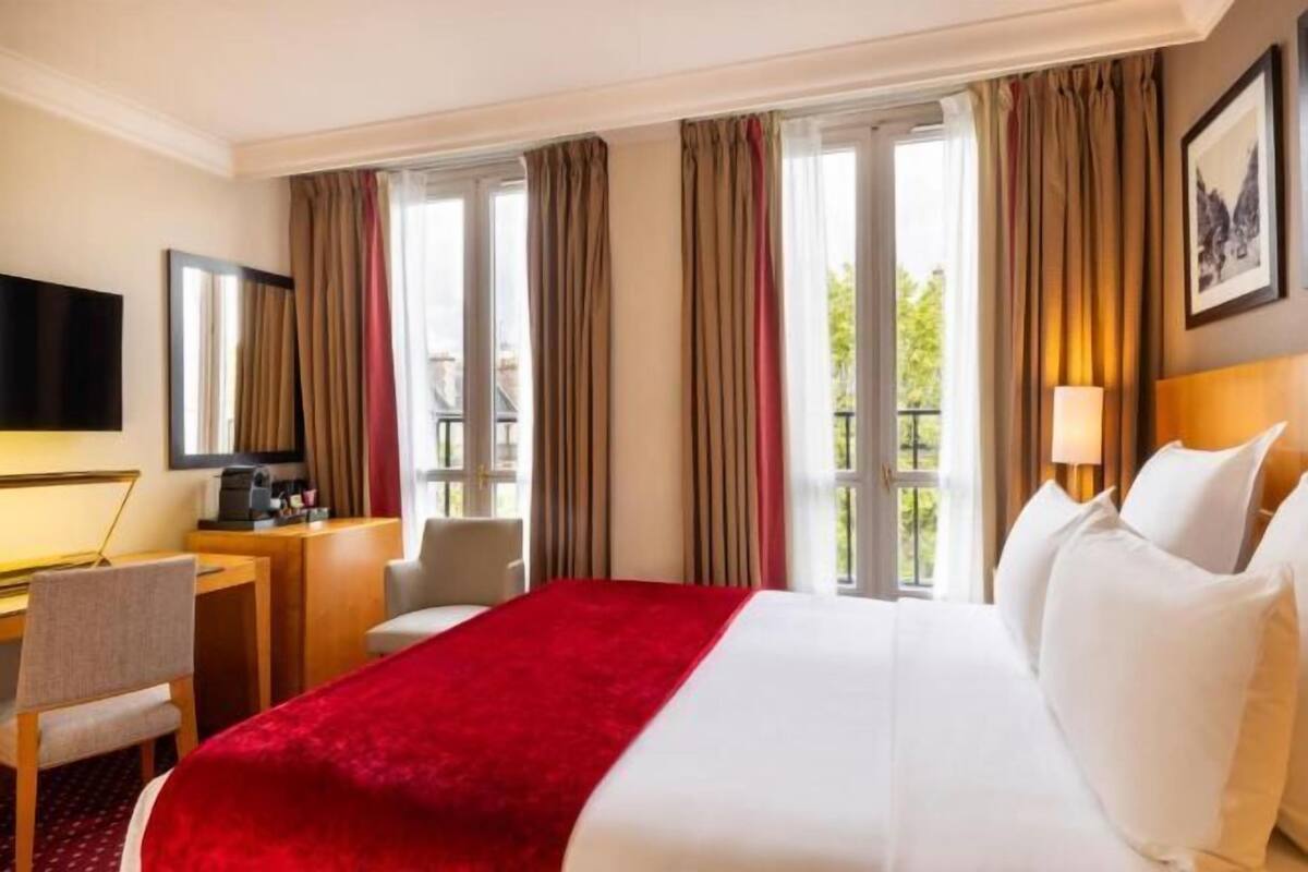 Pillowtop beds, minibar, in-room safe, desk
