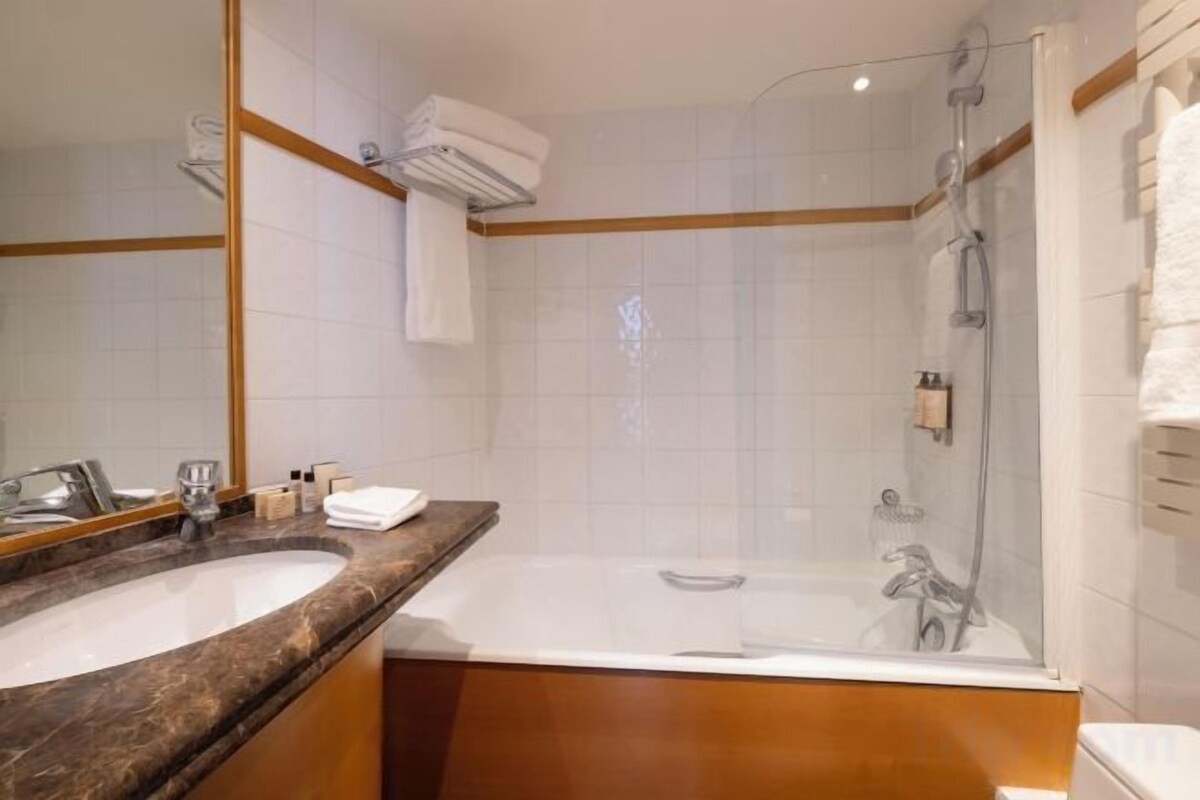 Deep soaking tub, rainfall showerhead, free toiletries, hair dryer