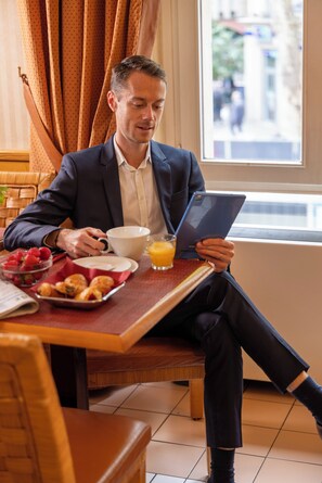 Petit déjeuner continental servi tous les jours en supplément