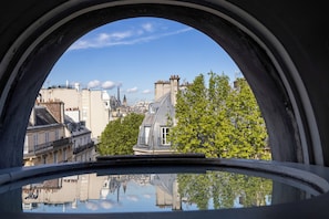 Standard Single Room, 1 Double Bed | Pillow-top beds, minibar, in-room safe, desk
