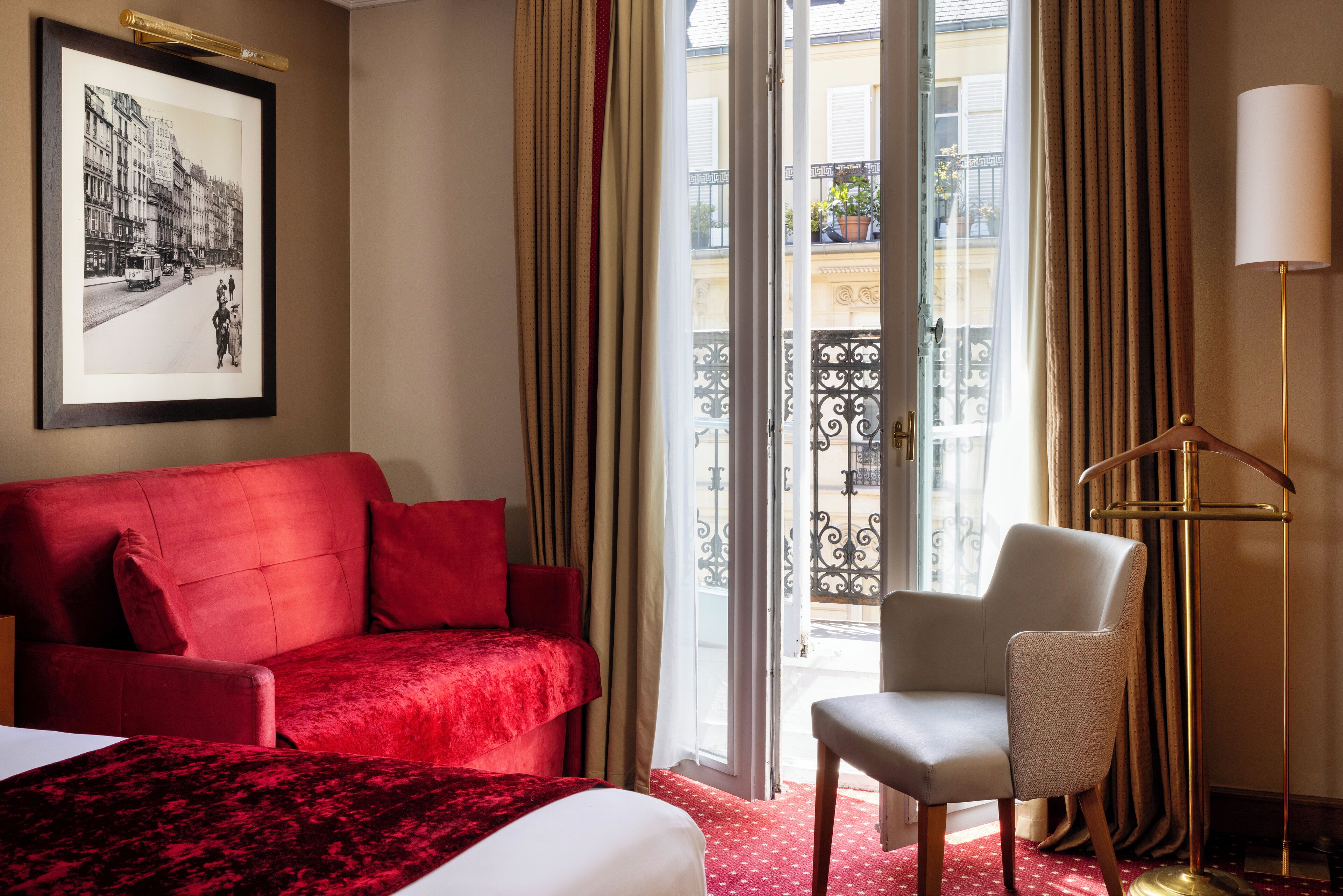 pillow-top beds, minibar, in-room safe, desk