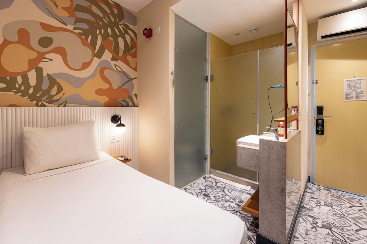 Minibar, sistema de insonorización, wifi gratis y ropa de cama