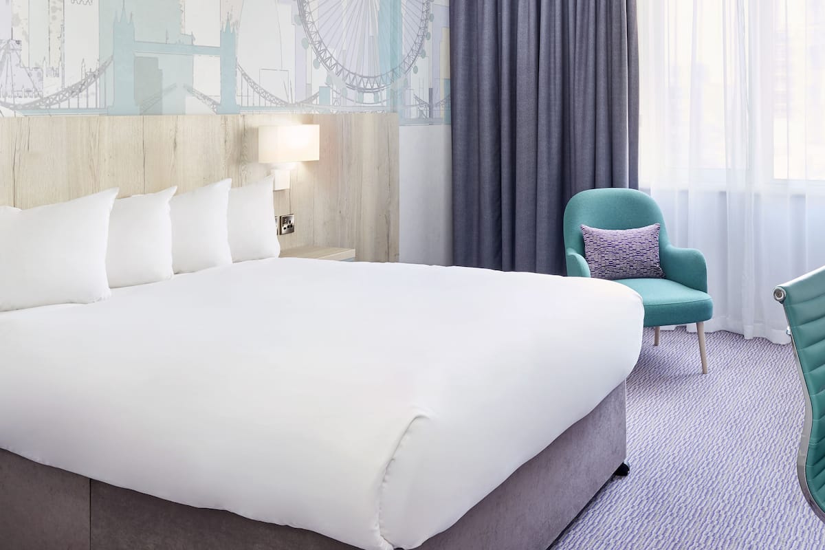 standard double room | in-room safe, desk, laptop workspace, blackout curtains