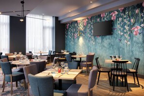 Breakfast and dinner served - Leonardo Hotel London Croydon (Croydon)