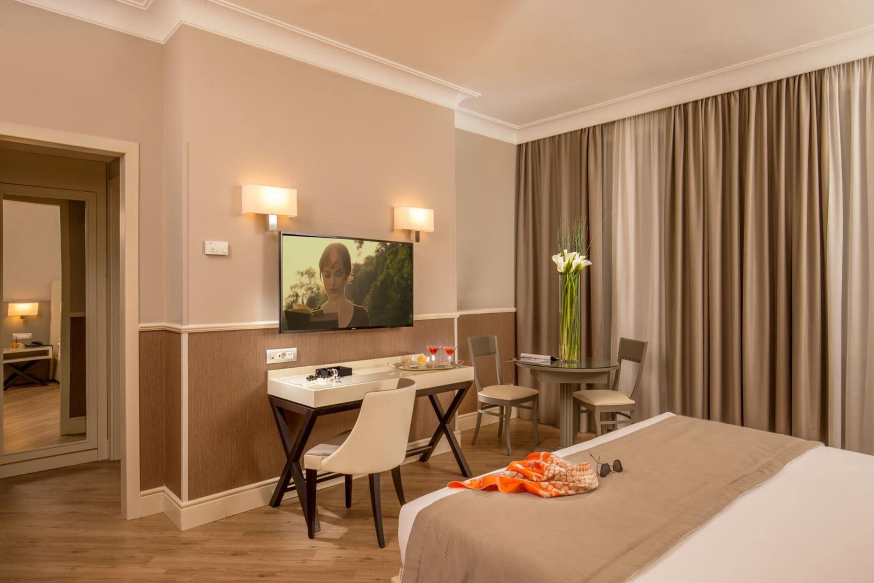 hypo-allergenic bedding, minibar, in-room safe, desk