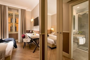 Allergikerbettwaren, Minibar, Zimmersafe, Schreibtisch