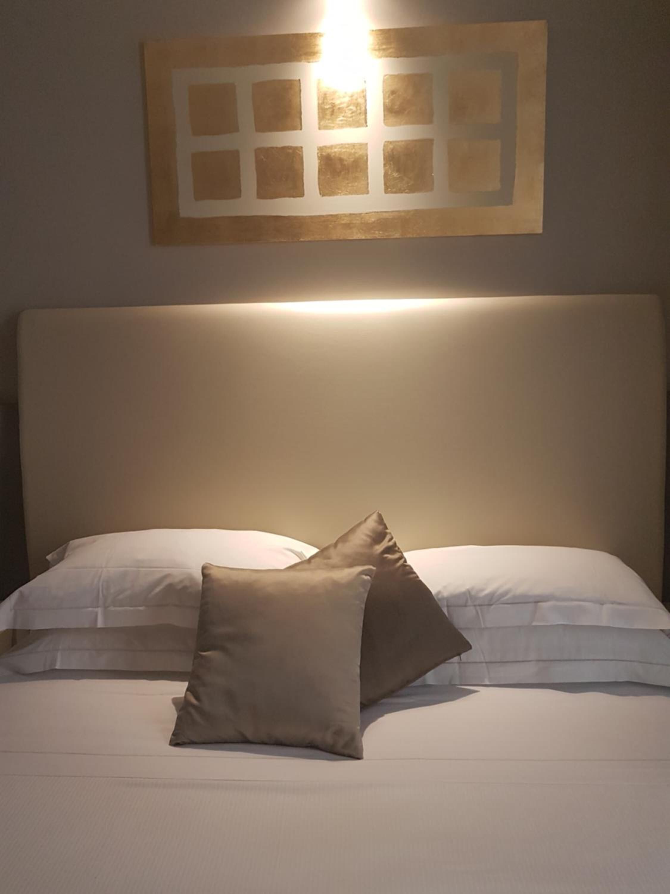 hypo-allergenic bedding, minibar, in-room safe, desk