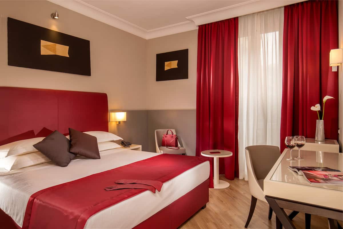 Superior-Doppel- oder -Zweibettzimmer | Allergikerbettwaren, Minibar, Zimmersafe, Schreibtisch