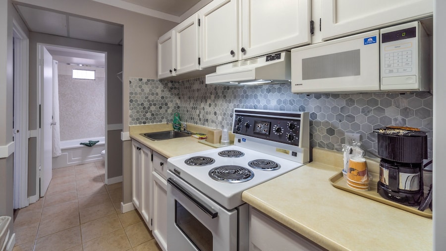 Canadas Best Value Desert Inn & Suites Cache Creek