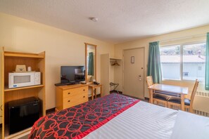 Room, 1 Queen Bed, Smoking | Desk, iron/ironing board, rollaway beds, free WiFi
