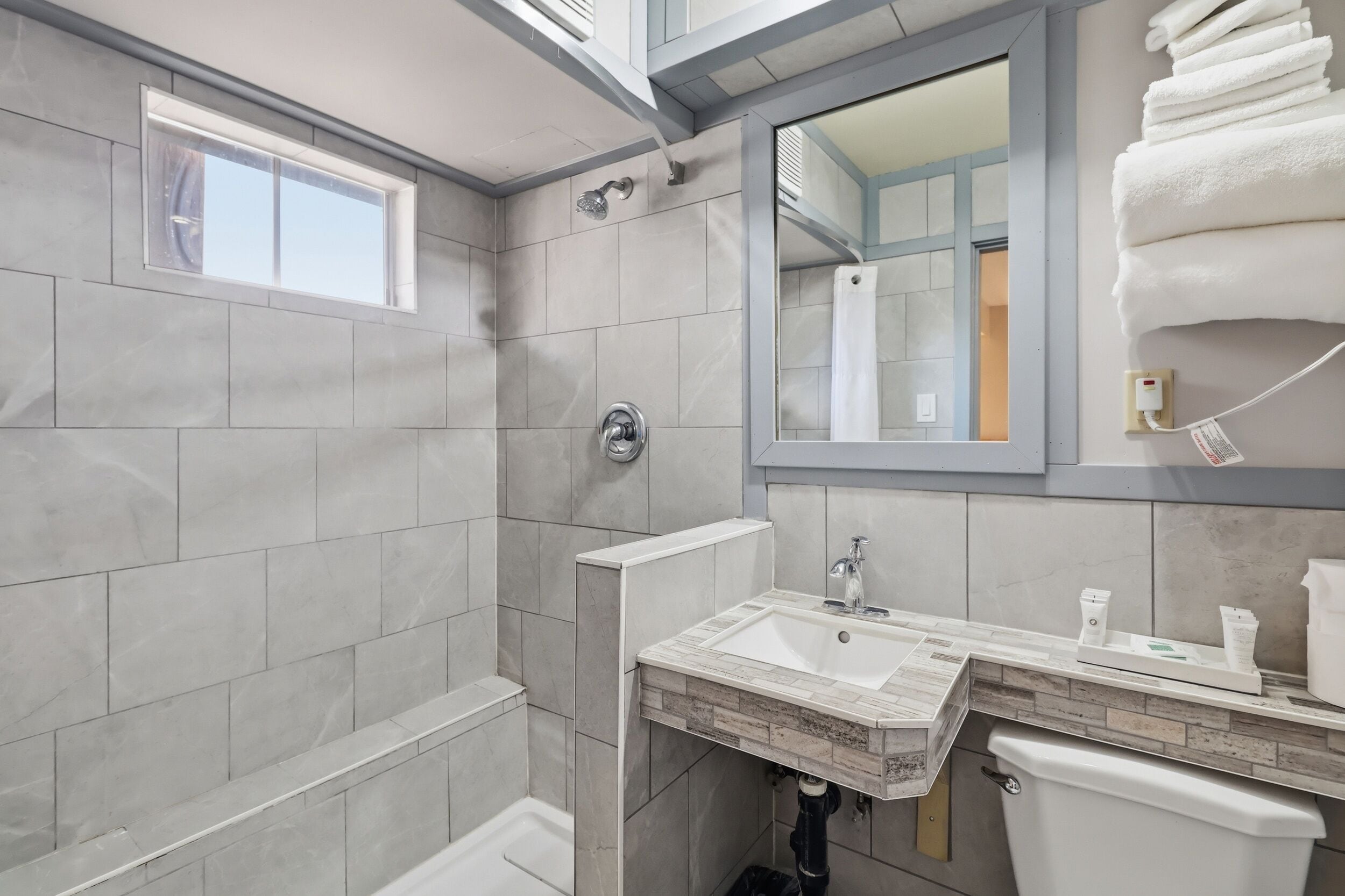 Chambre, 2 grands lits, non-fumeur, coin cuisine | Salle de bain