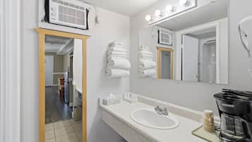 Zimmer, 2 Queen-Betten, Nichtraucher | Badezimmer