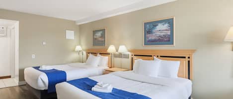 Chambre, 2 grands lits, non-fumeur | Bureau, fer et planche Ă repasser, lit dâappoint (supplĂ©ment)