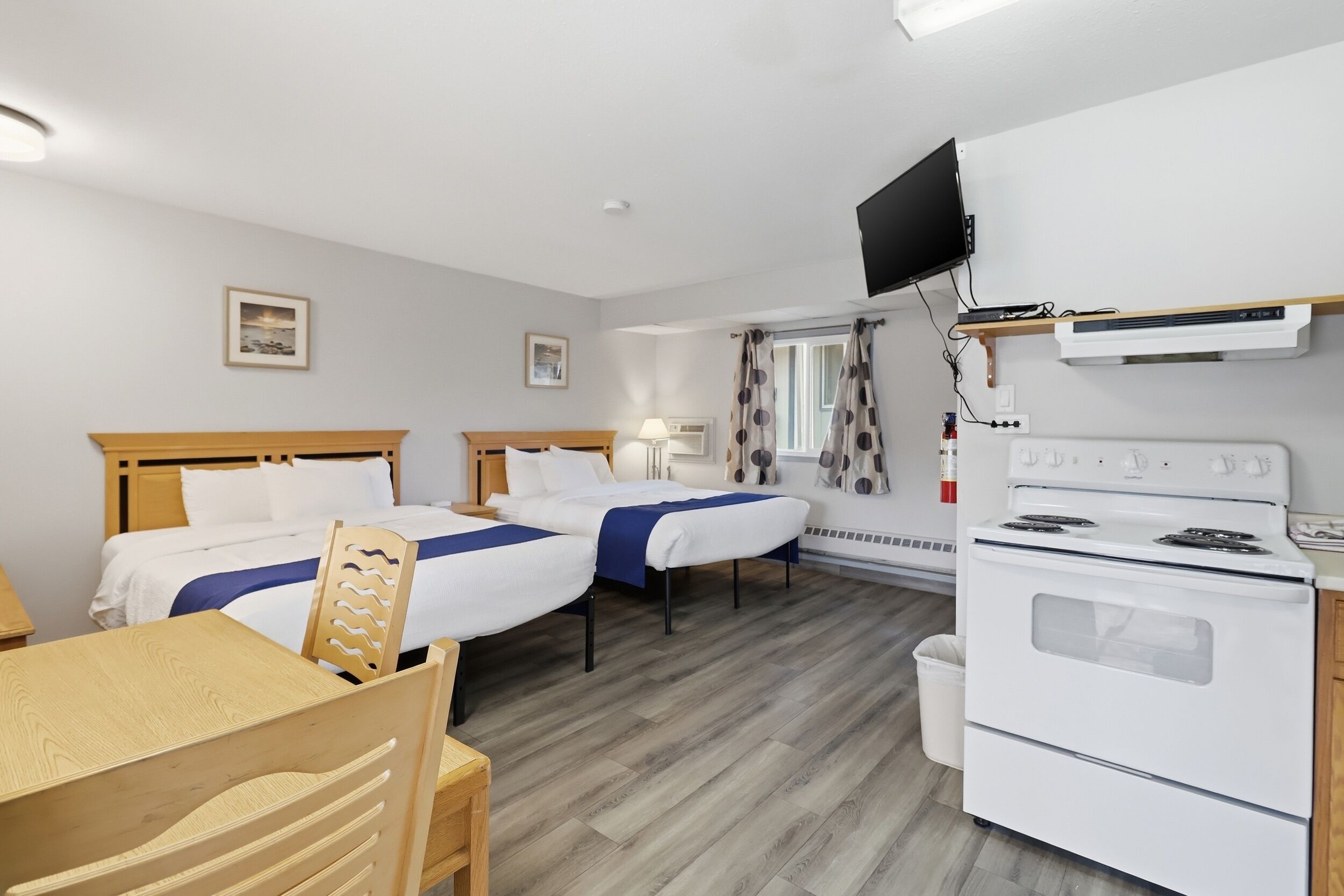 Room, 2 Queen Beds, Non Smoking, Kitchenette