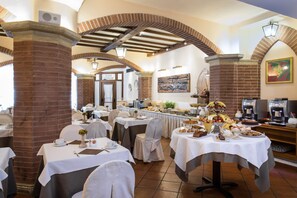 Daily buffet breakfast (EUR 15 per person)