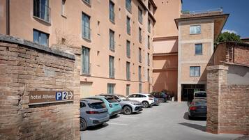 Parken ohne Service (kostenlos), Parkservice (kostenlos)