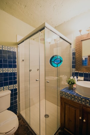 Superior Room | Bathroom | Shower, hair dryer, towels